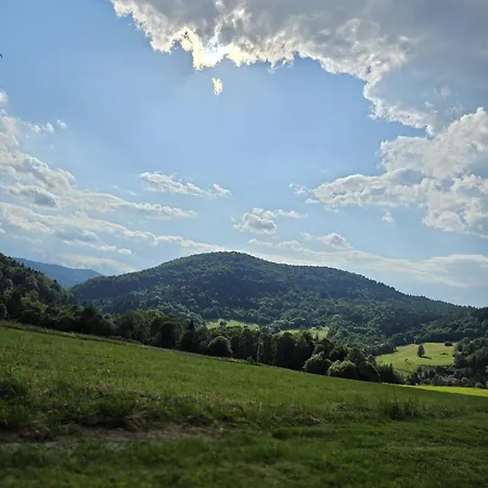 Chatki Niedzwiadka Beskid Niski-kompleks Dwoch Domkow Na Odludziu Uscie Gorlickie