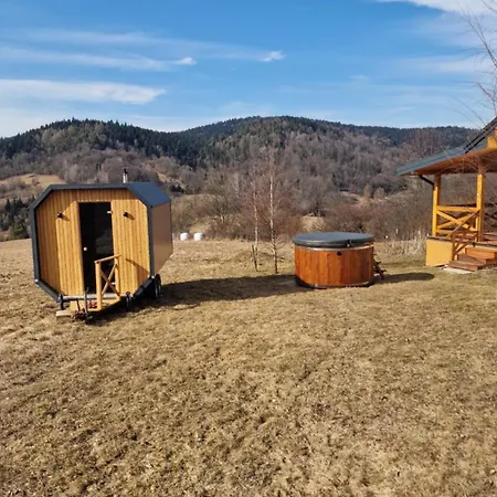 Chatki Niedzwiadka Beskid Niski-kompleks Dwoch Domkow Na Odludziu