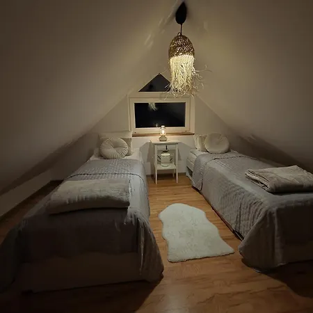 Chatki Niedzwiadka Beskid Niski-kompleks Dwoch Domkow Na Odludziu * Uscie Gorlickie